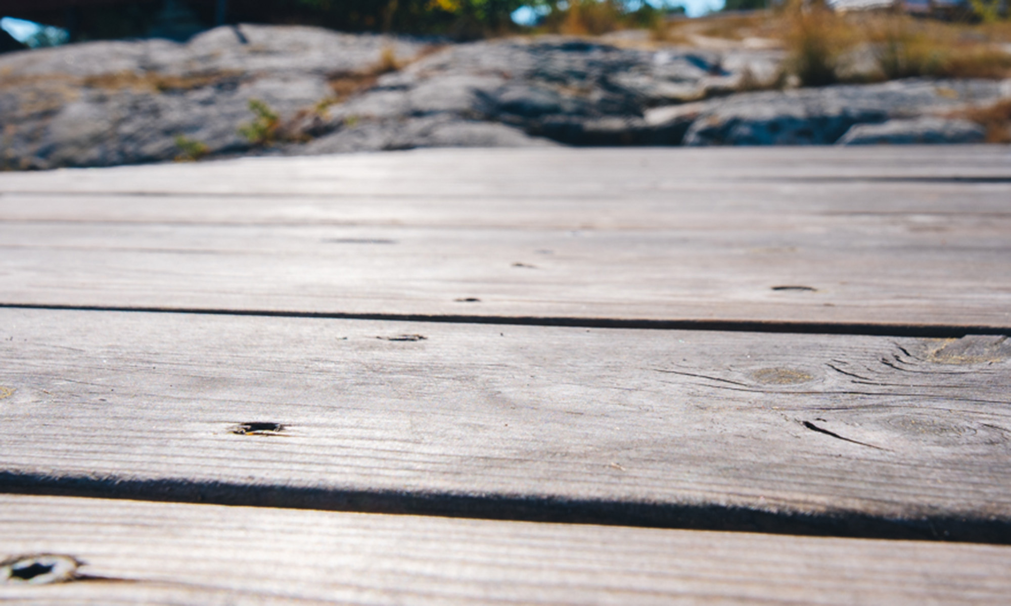 Närbild på planken i en brygga