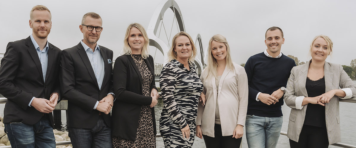 Företagsteamet står framför Sövesborgsbron